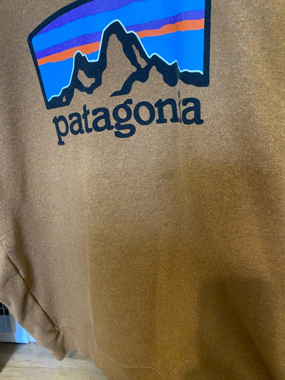 Patagonia Brown Crewneck with Multicolor Mountain Logo - Picture 6 of 7